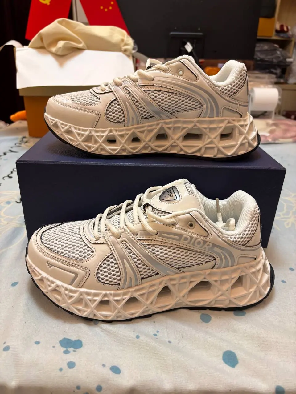 Customer sneaker order feedback
